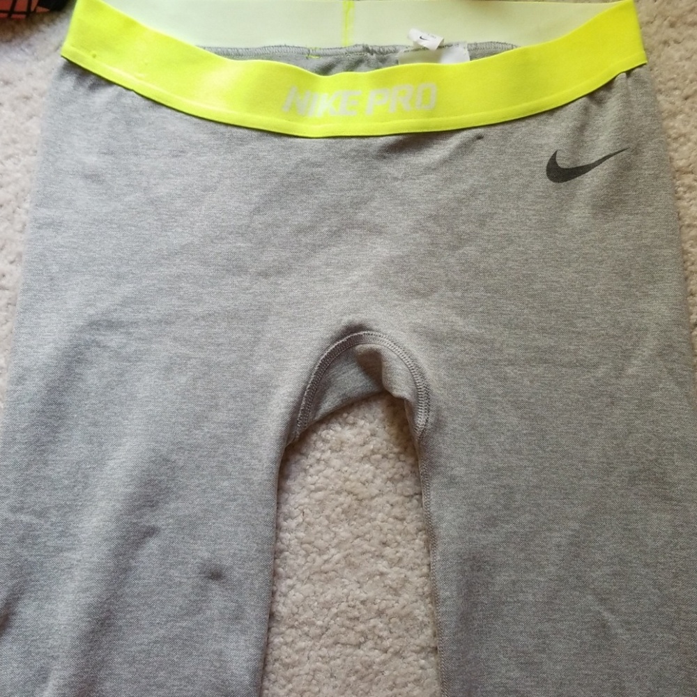 Mint condition NikePro grey leggings